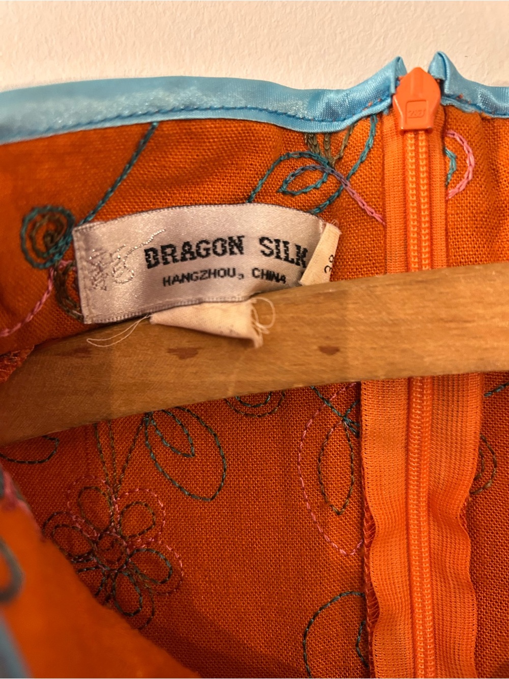 90s / Y2K Chinoiserie Dragon Silk Hangzhou Orange Embroidered Top | M (Fits S) - Picture 3 of 7